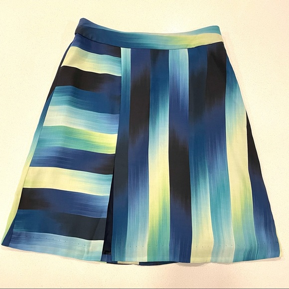 Trina Turk Dresses & Skirts - Trina Turk Blue & Green Gorgeous Knee Length Skirt!